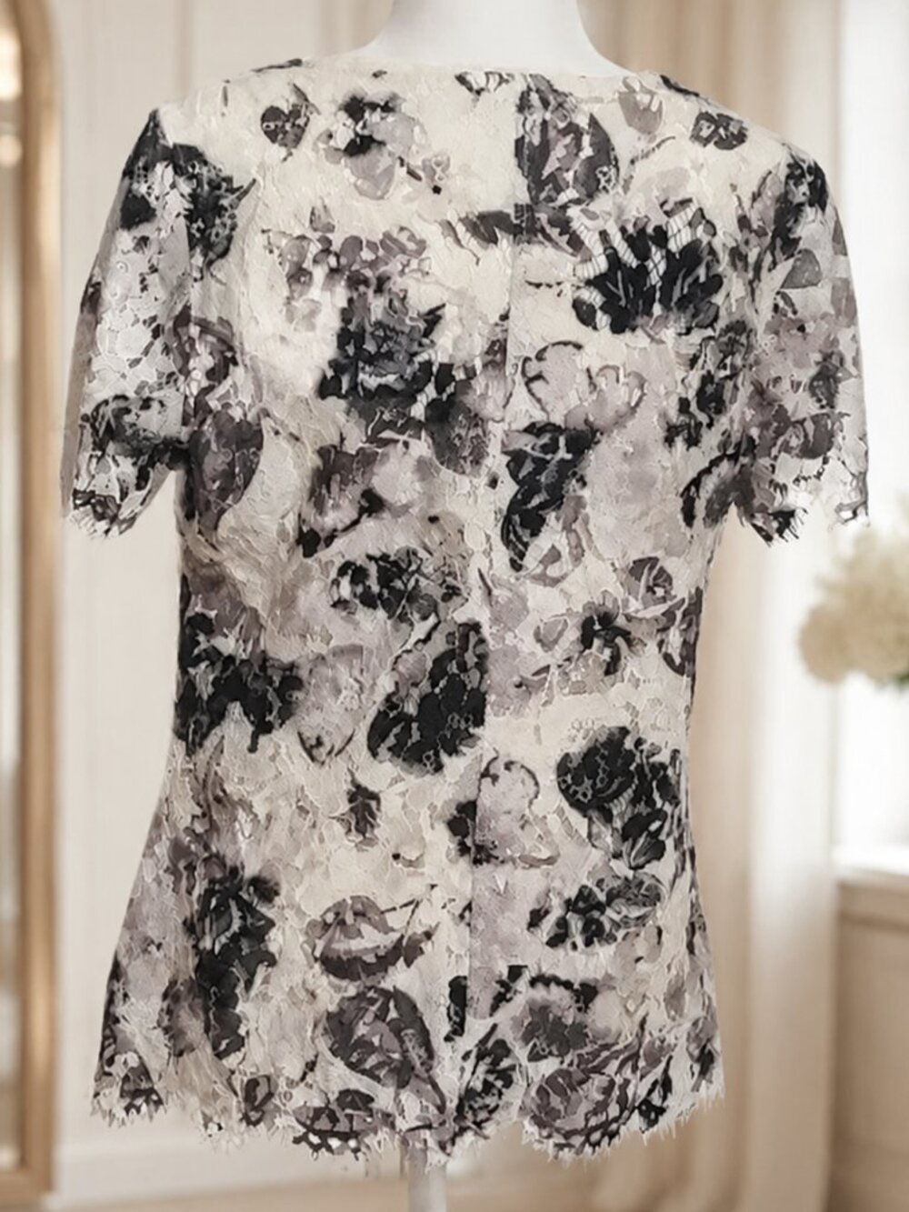 Isaac Mizrahi Live Floral Lace Short Sleeve Top Cream Grey Black Size Medium - Picture 5 of 6